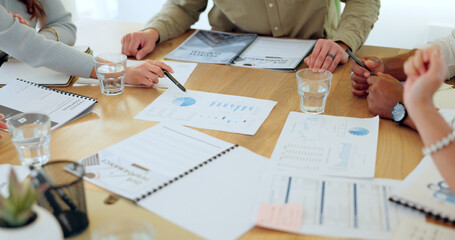 Aufkleber - Business people, hands and analytics in teamwork discussion for corporate statistics or data at the office. Hand of marketing team in business discussion for analysis, planning or target strategy