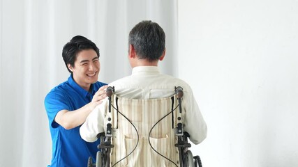 Poster - 男性、シニア、介護士、介護福祉士、介護、車いす、老人、患者、車椅子、障害、サポート、支援、スタッフ、デイサービス、ヘルパー、ホームヘルパー、日本人、高齢者、お年寄り、リハビリ、真心、笑顔、介助、優しさ、訪問、障がい者、老人ホーム、介護施設、仕事、アルバイト、ウェルネス、理学療法士、病院、治療、診療、安心、サービス、コピースペース、医療、マッサージ、リハビリテーション、福祉、ヘルスケア、職員、見守り