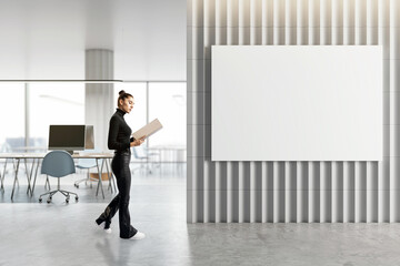 Aufkleber - Businesswoman in modern office with blank canvas for presentation. 