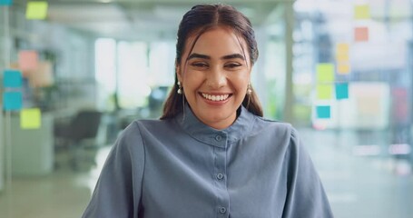 Leinwandbilder - Happy woman, face and laptop with schedule for planning, creative brainstorming or agenda at office desk. Portrait, female person or planner with smile on computer for project ideas or web design