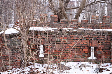 Aufkleber - A classic old brick building covered in snow, great for winter scenes and nostalgic settings.