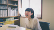 © yasumurasaki - ライターや営業のような人に会う仕事をしている女性のイメージ