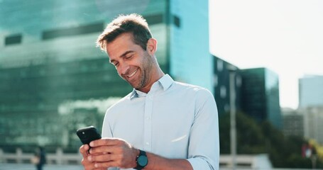 Aufkleber - City, phone and thinking with business man outdoor for communication, contemplation or opportunity. Future, smile and vision with happy employee downtown to search app for directions on commute
