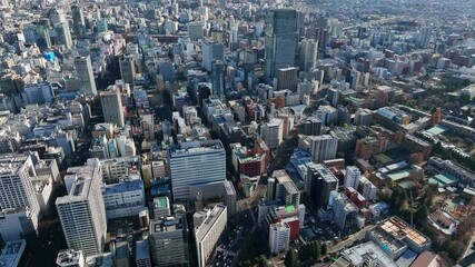 Fototapete - 市街地、都市、空撮、商店街、町並み、街、ドローン、社会、暮らし、ビル、建設、俯瞰、前進、風景、進歩、進化、時代、住宅、景色、ハイアングル、展望、景観、上から見た、見下ろす、現代、都会、建築、ビル群、不動産、日本、観光、旅行、地域、地方、行政、交通、インフラ、産業、ビジネス、商業、道路、自動車、屋上、テクノロジー、技術、企業、店舗、密集、60p、経営