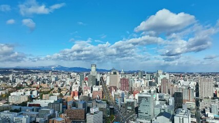 Aufkleber - 都市、建設、空撮、ドローン、青空、社会、俯瞰、ハイアングル、市街地、展望、景色、パノラマ、地平線、景観、上から見た、街、見下ろす、現代、建築、風景、ビル、町並み、ビル群、不動産、高層ビル、摩天楼、都会、日本、観光、旅行、コピースペース、昼間、晴れ、ビジネス、産業、インフラ、開発、発展、未来、将来、成長、戦略、経営、企業、経済、広角、60p、絶景、ドリーアウト