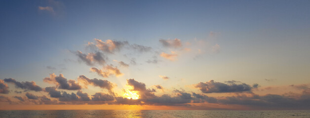 Wall Mural - sea and sky, sunset background