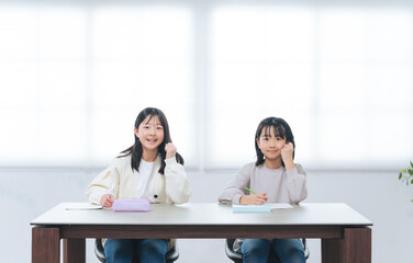 Aufkleber - 勉強しながらガッツポーズする二人の女の子