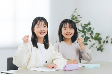 Aufkleber - 勉強しながらガッツポーズする二人の女の子