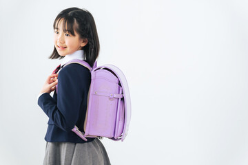 Poster - ランドセル、小学生、子供、女の子、少女、ハーフ成人式、入学、新入生、笑顔、コピースペース、白バック、女子、フォトスタジオ、写真館、日本人、こども、成長、工房、メーカー、パープル、明るい、爽やか、透明感、広告、制服、私立、受験、中学、登校、転校、通学、安心、リラックス、ポートレート、記念写真、ブレザー、卒業、ファッション、室内、学習、勉強、教育、児童、学童、育児、子育て、小学校、生徒、人物
