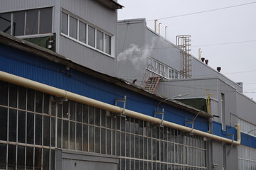 Aufkleber - A tall building with a ladder on the roof, ideal for architectural or construction scenes.