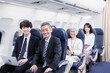 © maroke - 飛行機で移動をする乗客