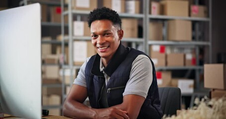 Aufkleber - Distribution, supply chain and face of man on computer with boxes for delivery, logistics and shipping. Ecommerce, warehouse and portrait of person on pc for website, online shopping and inventory