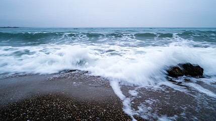 Aufkleber - Wild crashing waves on a rocky coastline under a moody grey sky creating a powerful ocean scene : Generative AI