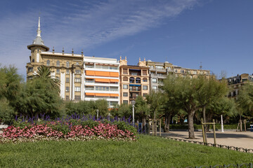 Wall Mural - jardin du bord de mer à san sébastien en espagne