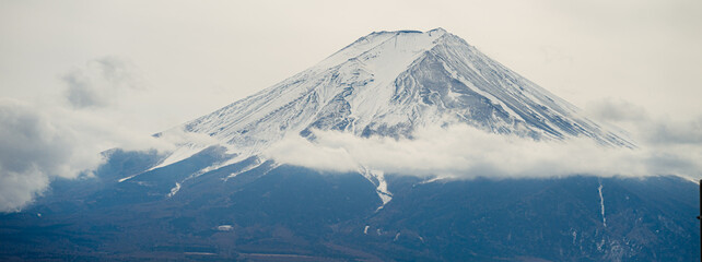 Wall Mural - landscape of mount fuji and cloud in the morning at yamanaka lake japan.