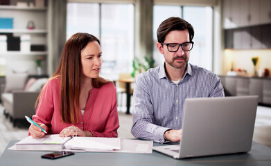 Aufkleber - Happy couple doing retire finances plan