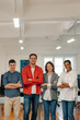 © Zamrznuti tonovi - Startup business team posing in modern office