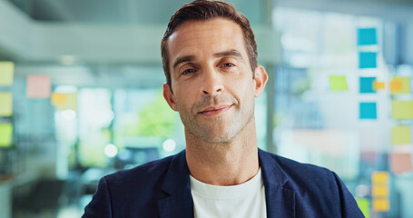 Fototapete - Portrait, smile and business man by glass wall, employee and happy creative writer. Face, confident worker and entrepreneur, professional and magazine editor with sticky note in startup company
