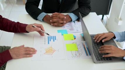 Fototapete - Team of Businesspeople meeting analysis statistics brainstorm working on business statistics and marketing plans together planning success strategy