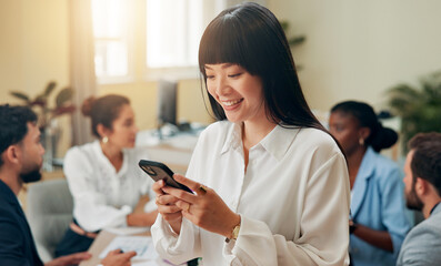 Leinwandbilder - Accountant, happy or businesswoman in office with phone or notification for economy media or finance report. Smile, online or financial advisor on mobile app for text message, schedule and update
