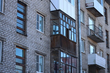 Aufkleber - A tall brick building with numerous windows and balconies, suitable for architectural or cityscape use.