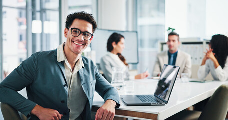 Aufkleber - Meeting, businessman and portrait with laptop in office, about us and research for stock market. Boardroom, male person and trader with digital for financial performance, risk management and smile