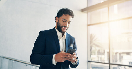 Leinwandbilder - business, scroll and man in office, smartphone and smile with connection, investment and profit grow