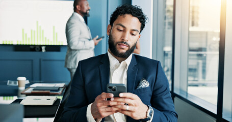 Aufkleber - Meeting, phone and business man in office for online research, website and digital notes. Professional, corporate and worker on smartphone typing for planning, feedback and contact on mobile app