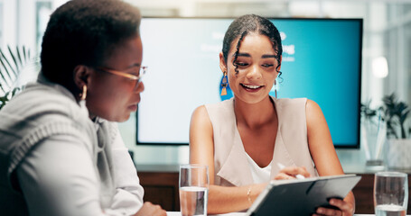 Aufkleber - Tablet, teamwork and business women with meeting, discussion and conversation in office for planning. Solution, brainstorming and group of employees for feedback report or digital project advice
