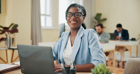 Leinwandbilder - Smile, laptop and glasses with business woman in office for journalist research, article update and online. Media report, editor feedback and press release with portrait of person for review