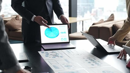 Poster - 提案、プレゼンテーション、ビジネス、コンサルタント、コンサルティング、アドバイザー、画面、レポート、報告、ノートパソコン、PC、DX、IT、書類、マーケティング、リサーチ、調査、企業、決算、経理、会計、業務、改善、改革、オフィス、人材、日本人、ビジネスパーソン、手元、顔なし、アップ、会議、ミーティング、打ち合わせ、相談、会話、ディスカッション、ビジネスマン、チームワーク、グループ、チーム、経営、戦