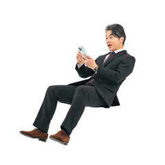 Poster - 座ってスマホを見ながら驚くミドル男性ビジネスパーソン　手作業で精密に切り抜いた背景透過全身写真PNG