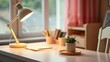 © Kathy - Gemütlicher Arbeitsplatz mit Schreibtischlampe und Zimmerpflanze am Fenster. Warme Atmosphäre für Homeoffice oder Lernraum.