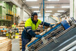 © unai - Worker of a recycling plant repairing a pallet for reuse