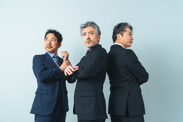 Poster - ミドルエイジ、中高年、シニア、男性、ビジネスパーソン、ビジネスマン、経営者、イケおじ、かっこいい、グループ、チームワーク、目標、挑戦、チャレンジ、セカンドキャリア、中年、ハイクラス、富裕層、財界人、社長、エグゼクティブ、リーダー、管理職、上司、責任感、デキる、役員、重役、プロフェッショナル、エキスパート、コンサルタント、コンサルティング、アドバイザー、プランナー、企業、会社員、サラリーマン、日本人