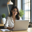 © macbon - Mujer de negocios hispana analizando su trabajo en su laptop.