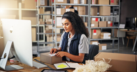 Aufkleber - Woman, label and box for warehouse distribution of packaging, inventory management and receipt. Person, computer and parcel with sticker of payment invoice, quality assurance and shipping information