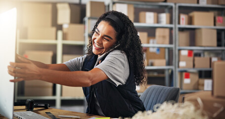 Fototapete - Phone call, warehouse and woman on computer for shipping, delivery and distribution business. Ecommerce, supply chain and person with boxes talking for logistics, manufacturing and courier services