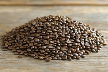 Poster - Freshly roasted coffee beans arranged on a wooden surface create an inviting atmosphere for coffee enthusiasts