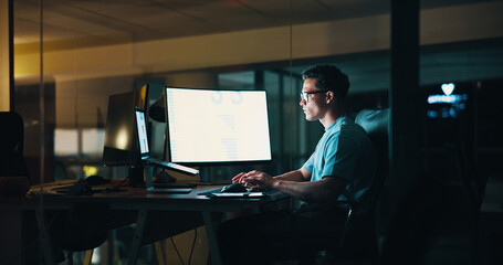 Aufkleber - Business, man and computer screen with laptop at night for trading algorithms, finance planning or chart analysis. Employee, person or stats graph for investment revenue and financial report deadline