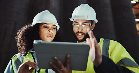 Aufkleber - Woman, man and construction worker on tablet with planning, review and discussion for urban expansion in city People, architect and app at night, property and infrastructure inspection in Colombia