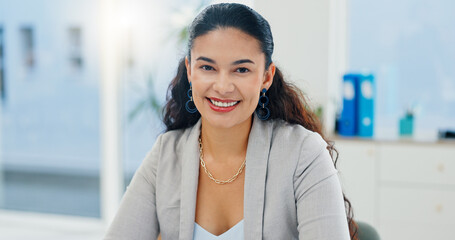 Fototapete - Portrait, smile and business woman receptionist or secretary in corporate office. Face, opportunity and confident professional worker for administration, employee and happy assistant in Brazil