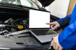 © zphoto83 - Mechanic shows diagnostic results on laptop during vehicle repair in workshop