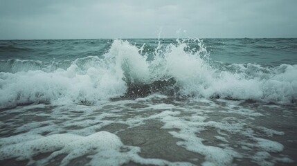 Aufkleber - Close Up Ocean Wave Crashing With White Foam And Blue Gray Water at Shore