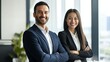 © 路加 石 - Two confident business professionals sharing a smile, embodying collaboration and success.
