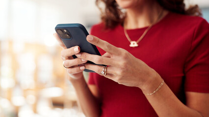 Aufkleber - Phone, typing and hands with business woman in office for networking, client chat and virtual consultant. Communication, online feedback and app with person in creative agency for project review