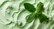 © Vitor - Close de creme de menta verde vibrante, redemoinhos texturizados e folhas de hortelã fresca para decorar.