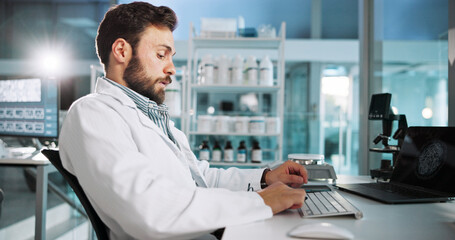 Fototapete - Innovation, laptop and science with man in laboratory for healthcare, medical or pharmaceutical research at night. Computer, keyboard or typing with scientist in clinical trial in vaccine development