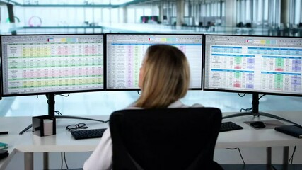 Aufkleber - Data Analyst Woman Using Spreadsheet