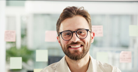 Aufkleber - Portrait, creative and smile with business man in office for schedule coordinator, appointment reminder or idea. Sticky note, calendar and project due date with person in startup agency for planning